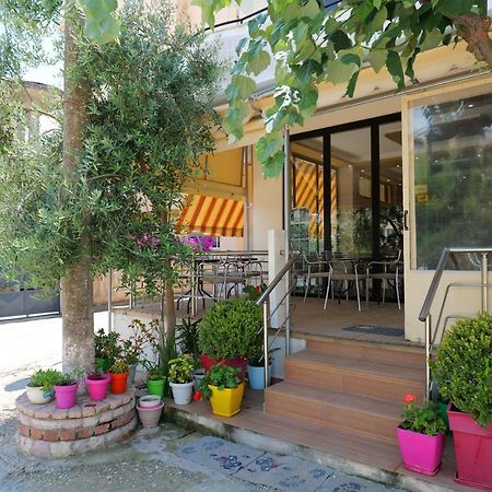 Hotel Adi-Vera Sarandë 外观 照片