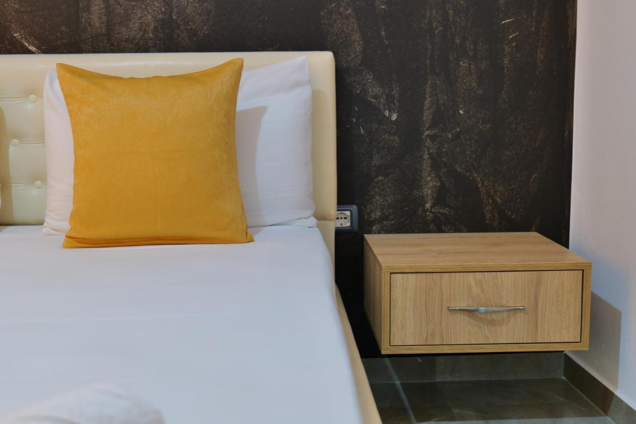Hotel Adi-Vera Sarandë 外观 照片