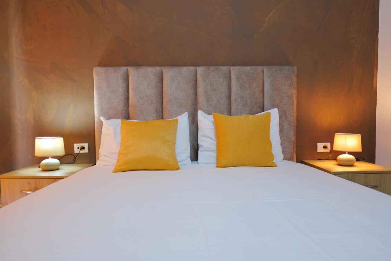 Hotel Adi-Vera Sarandë 外观 照片