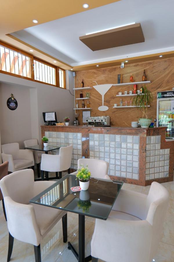 Hotel Adi-Vera Sarandë 外观 照片